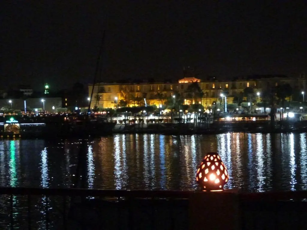 Луксор: Luxor Plaza House