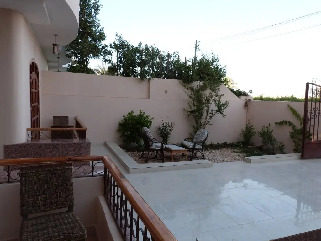Луксор: Luxor Plaza House
