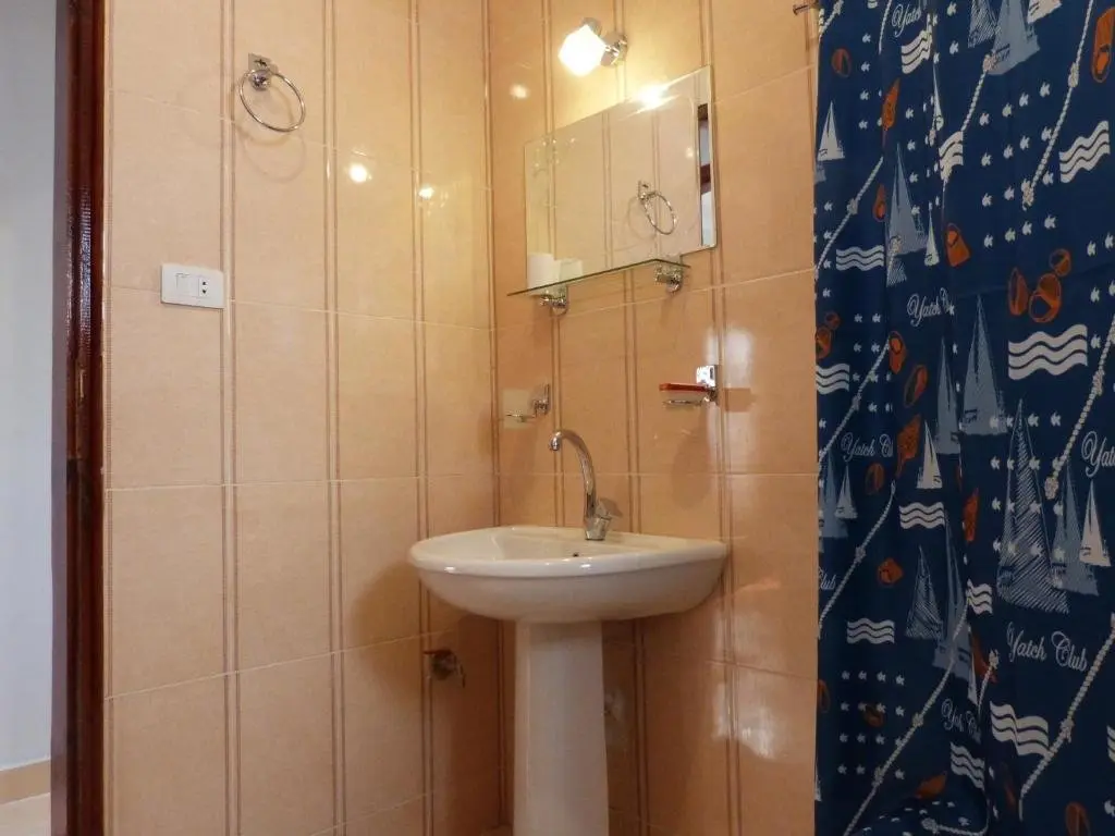 Луксор: Luxor Plaza House