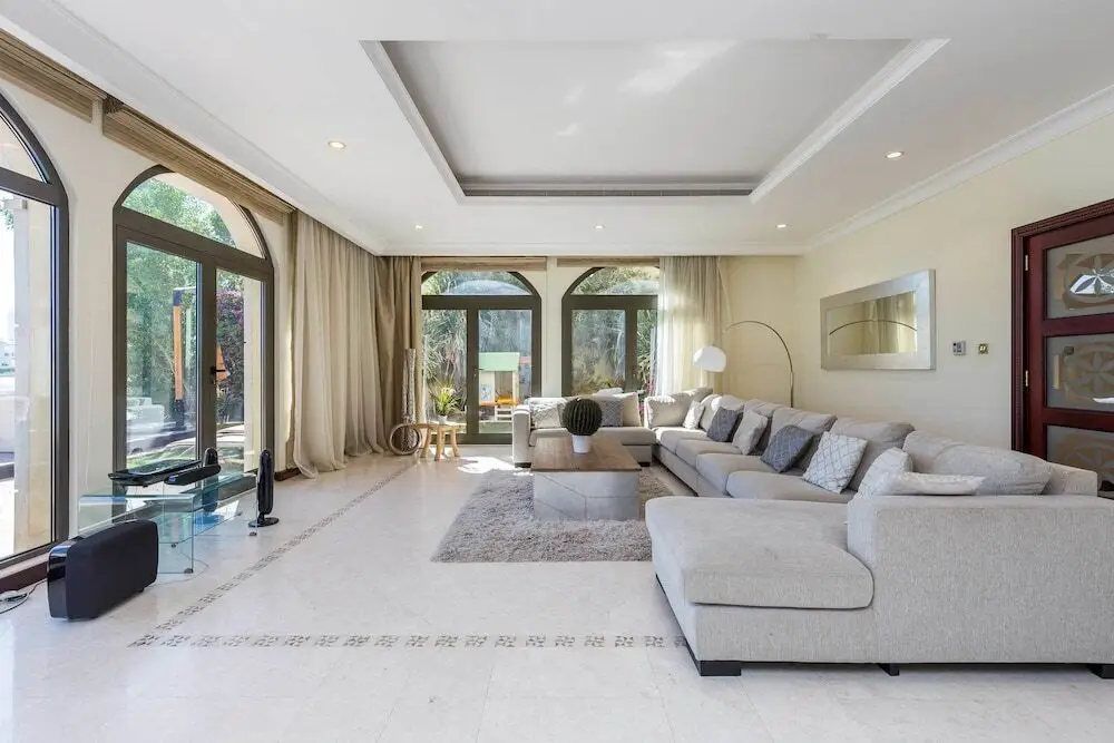 Дубай: 5 Bedroom Garden Villa at Frond E by Deluxe Holiday Homes