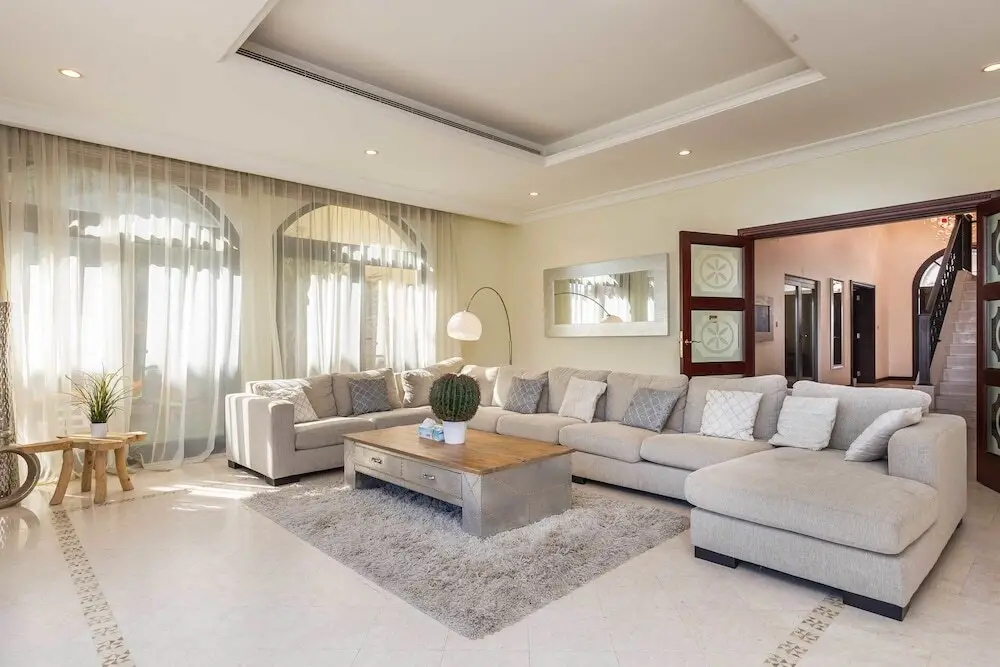 Дубай: 5 Bedroom Garden Villa at Frond E by Deluxe Holiday Homes