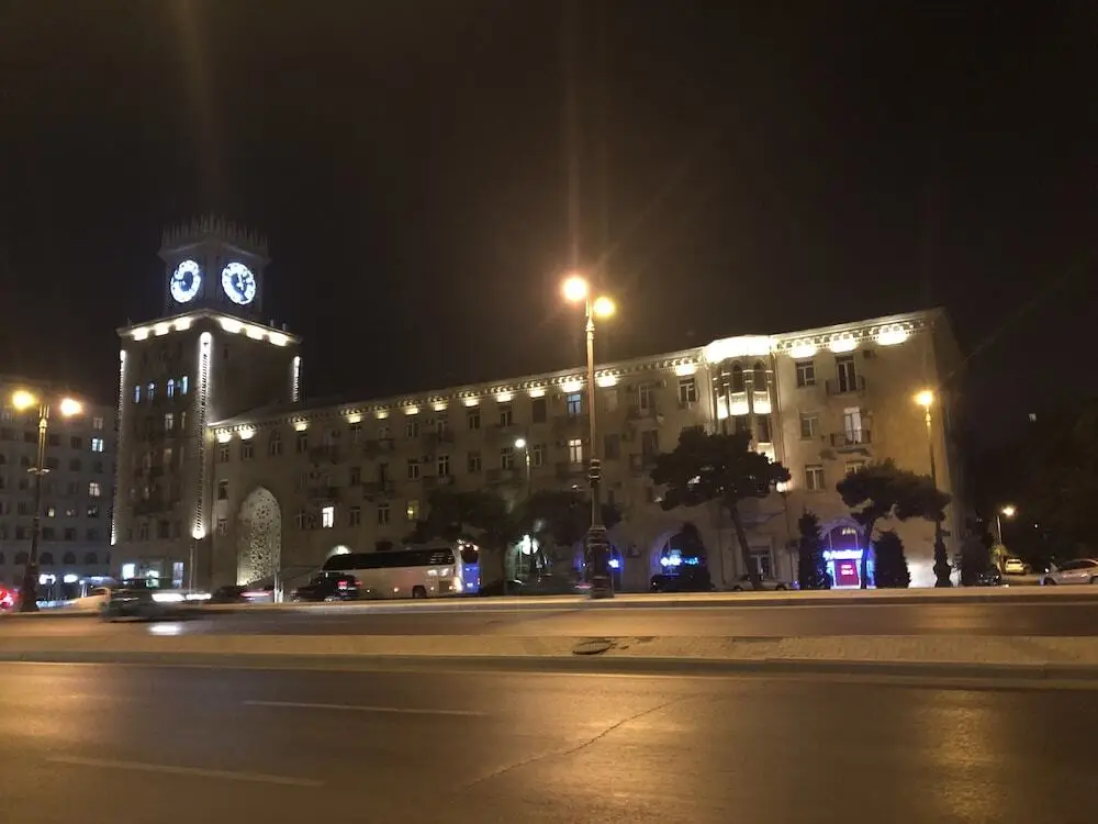 Clock Tower Apartment in Baku — фото 1