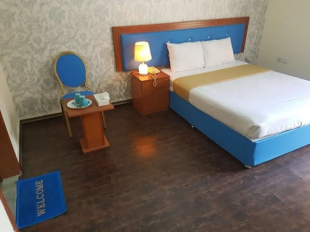 Дубай: New Avon Hotel