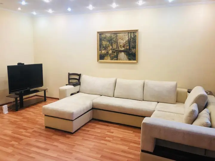 Казань: Apartment On Galiaskara Kamala 53