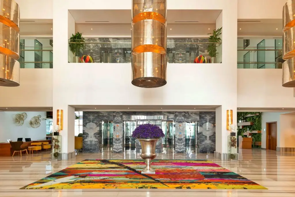 Дубай: Canal Central Hotel