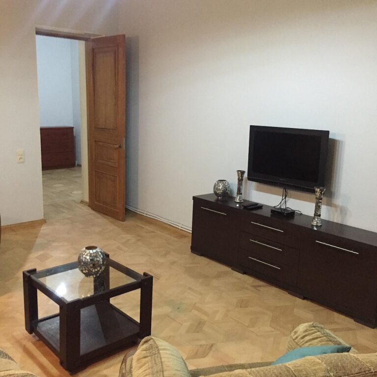 Ереван: Апартаменты и экскурсии Republic Square apt&Tours