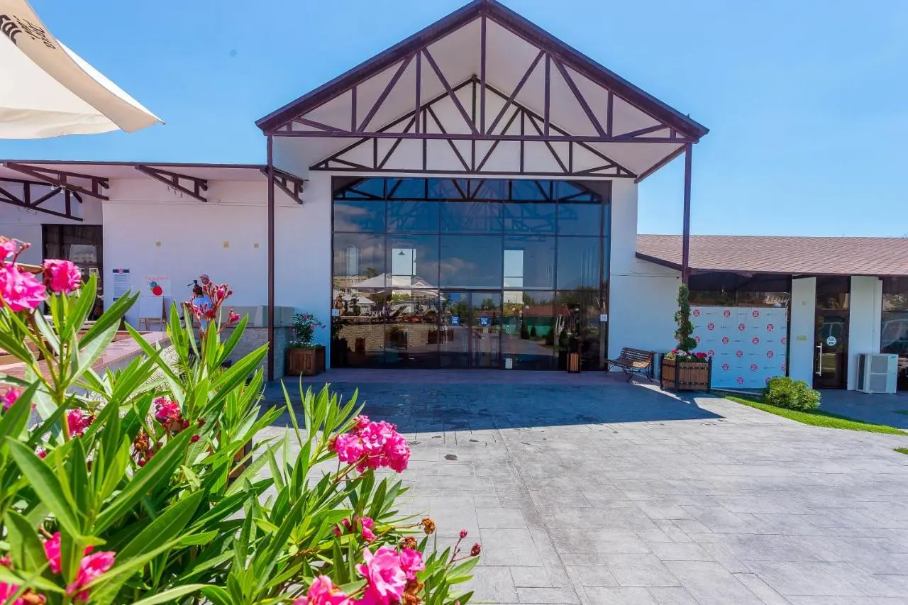Витязево: Дача Del Sol Ultra All inclusive in Miracleon