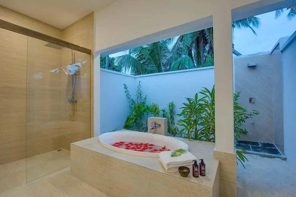 Атолл Лааму: Курортный Отель Rahaa Resort