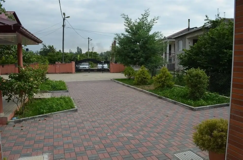 Кобулети: Nazibrola's Guest House