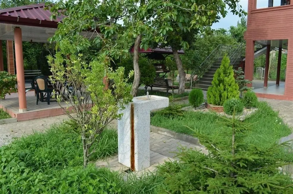 Кобулети: Nazibrola's Guest House