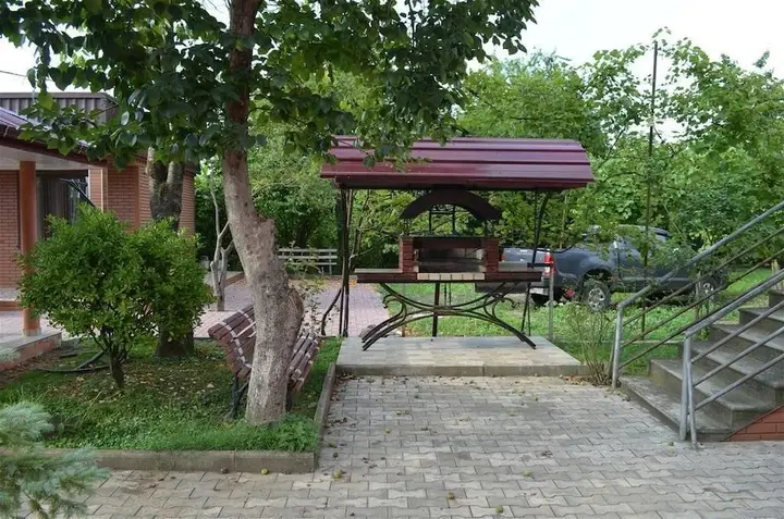 Кобулети: Nazibrola's Guest House