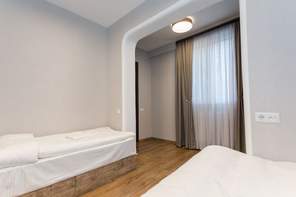 Тбилиси: Falcon Apartments - 300 Aragveli