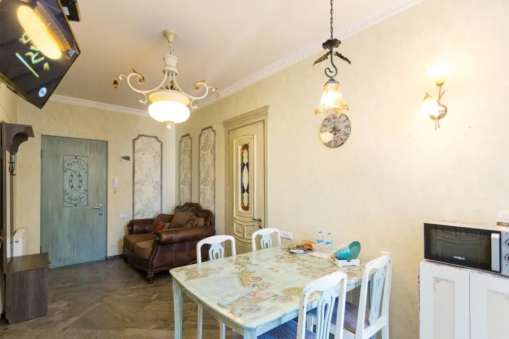 Тбилиси: Falcon Apartments Sapphire