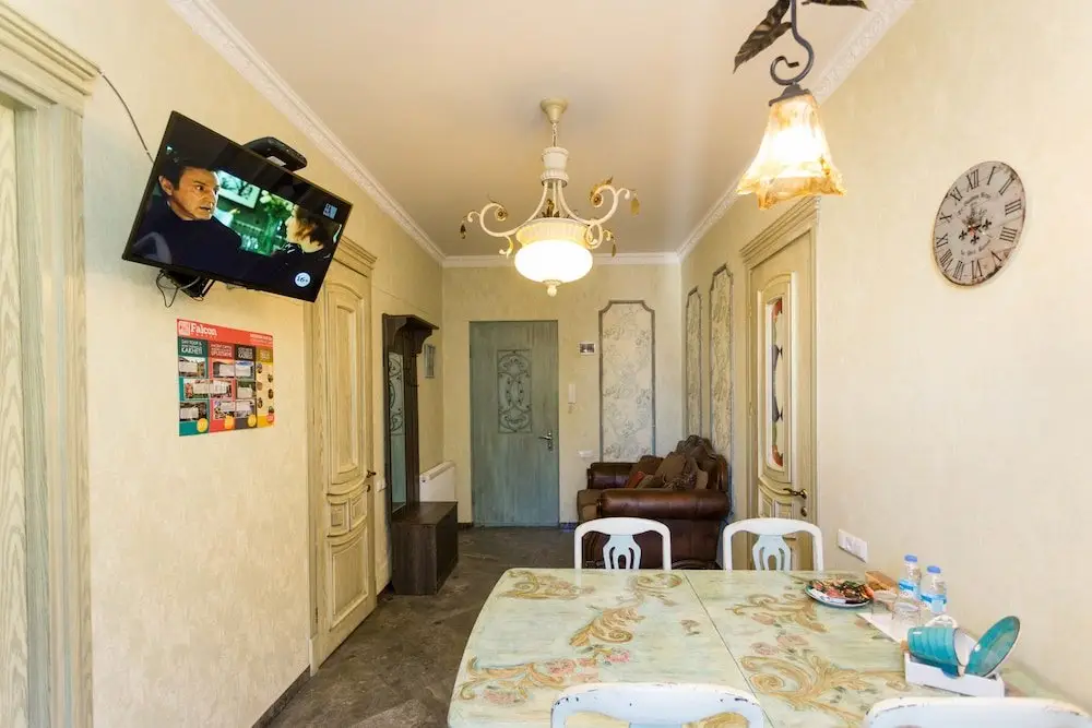 Тбилиси: Falcon Apartments Sapphire
