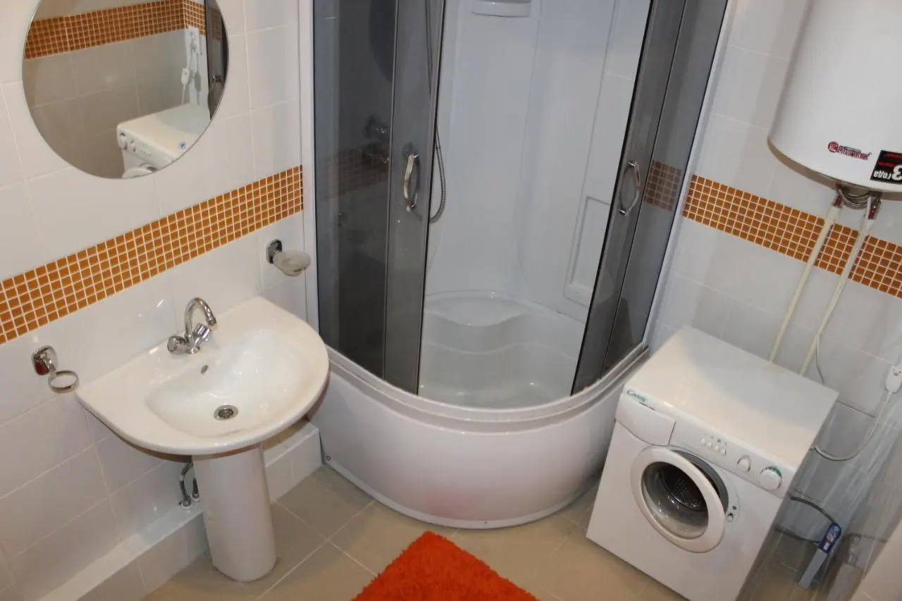 Казань: Apartment Tikhomirnova 1