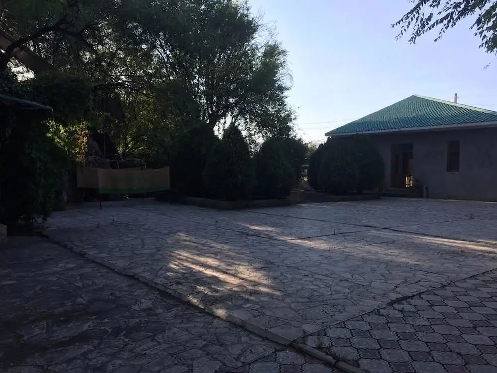 Лусарат: Отель Khosrov