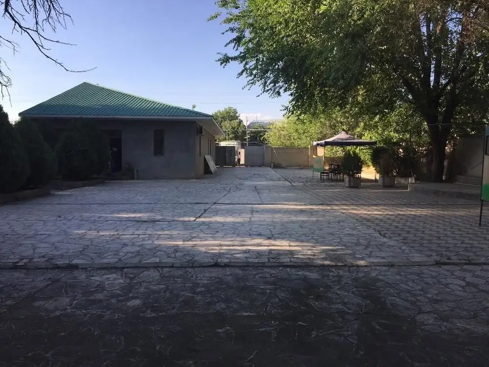 Лусарат: Отель Khosrov