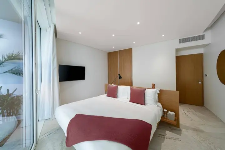 Дубай: FIVE Jumeirah Village Dubai
