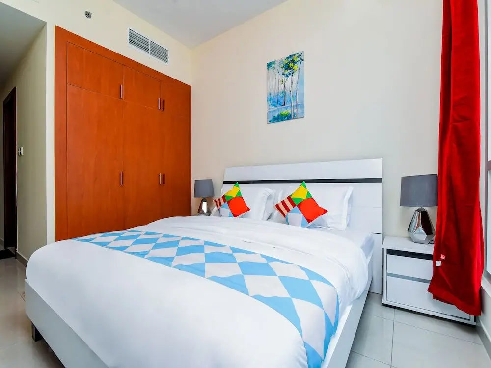 Дубай: OYO Home 176 1BHK Lake Tower JLT