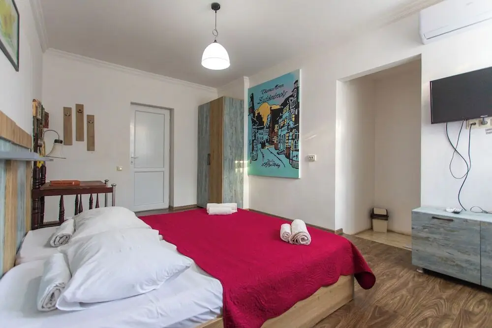 Кутаиси: Book Hotel
