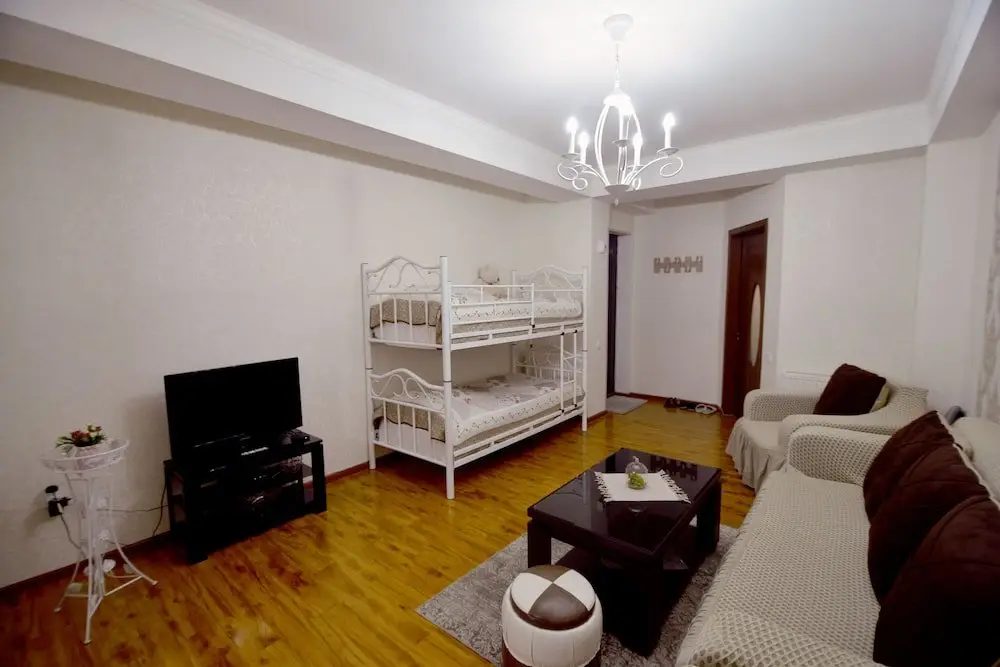 Тбилиси: Апартаменты в пер. Вахтанга Котетишвили, 4, кв. 3