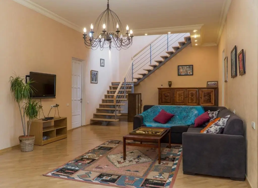 Тбилиси: 4BD Appartaments with cozy garden