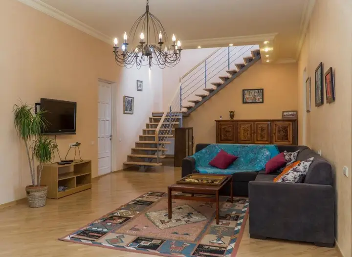 Тбилиси: 4BD Appartaments with cozy garden