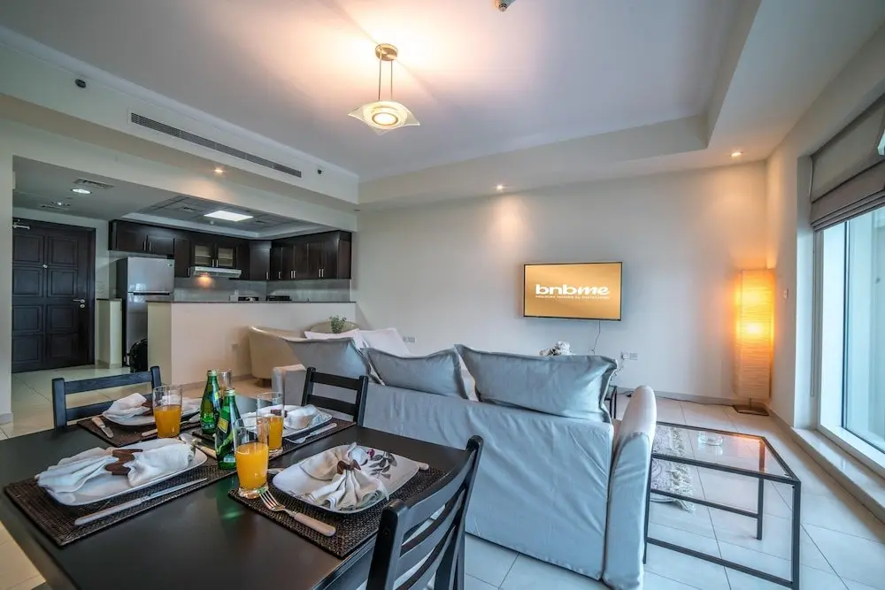 Дубай: Bnbme - Churchill Towers 1 Bedroom Canal View