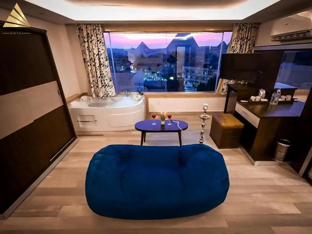 Гиза: Pyramid Edge Hotel & Exclusive Pyramids View Rooftop