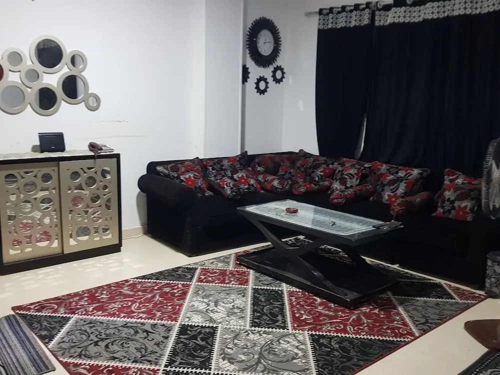 Гиза: Sasha House
