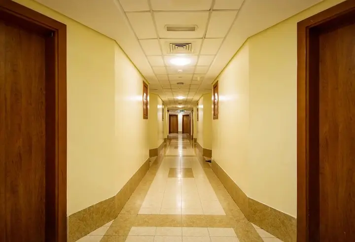 Дубай: Key Host Crescent Tower