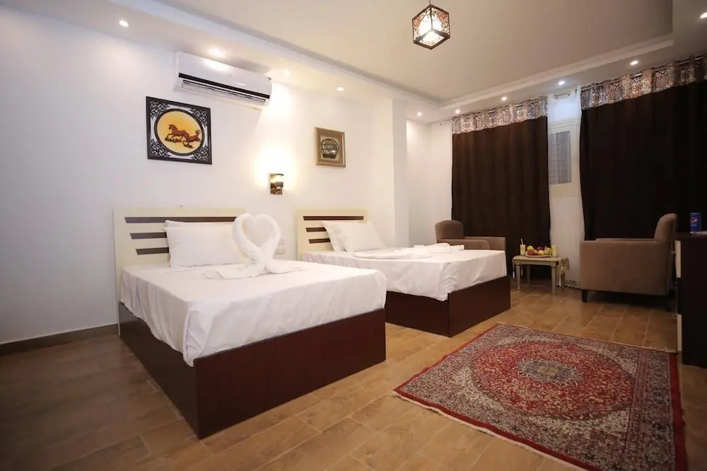 Гиза: The Lotus Guest House - 3 Pyramids View