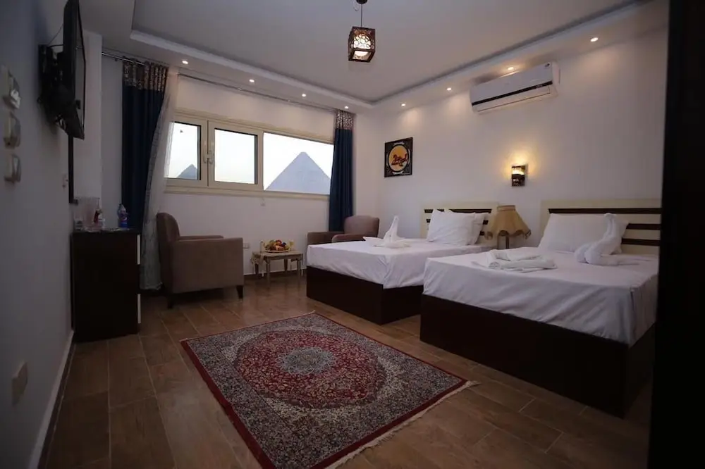 Гиза: The Lotus Guest House - 3 Pyramids View