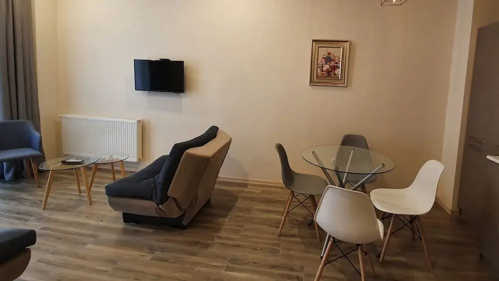 Two Bedroom Apartment With Balcony — фото 1