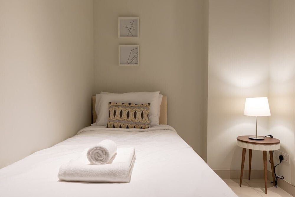 Дубай: Stunning 4BR Apt in Citywalk by GuestReady