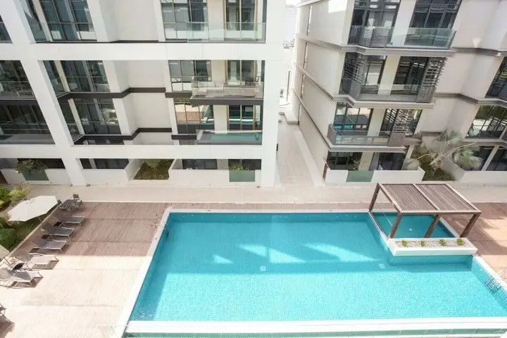 Дубай: Captivating Apt in City Walk Pool View!
