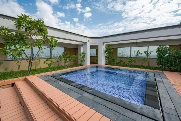Дубай: Luxury Apartment Steps Away From Everything