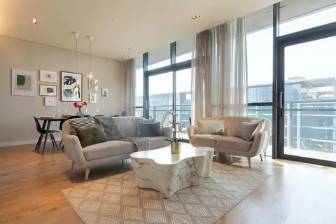 Luxury Apartment Stroll Away From City Walk — фото 1