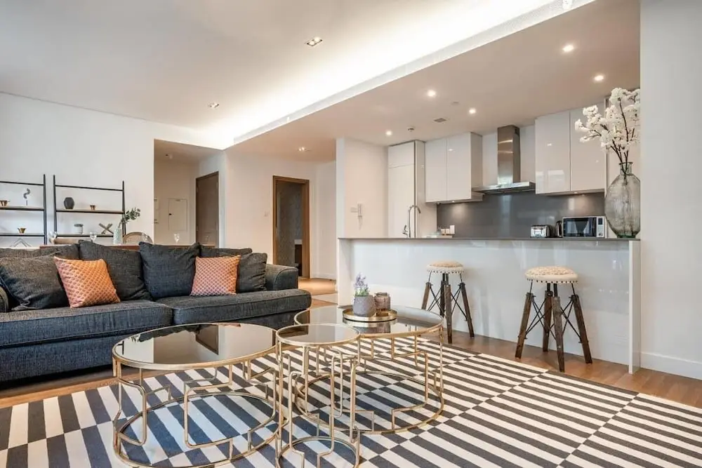 Luxurious, Vast & Airy Apartment in City Walk — фото 1
