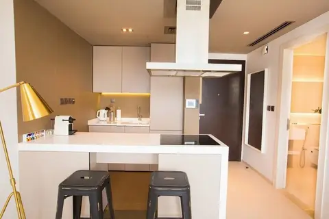 Newly Designed Apartment Walk To the Beach — фото 1
