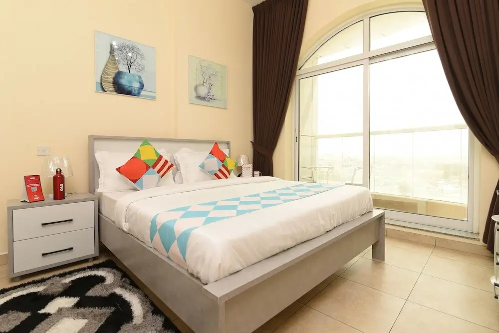 Дубай: OYO Home 2351BHK Capitol Tower DIC