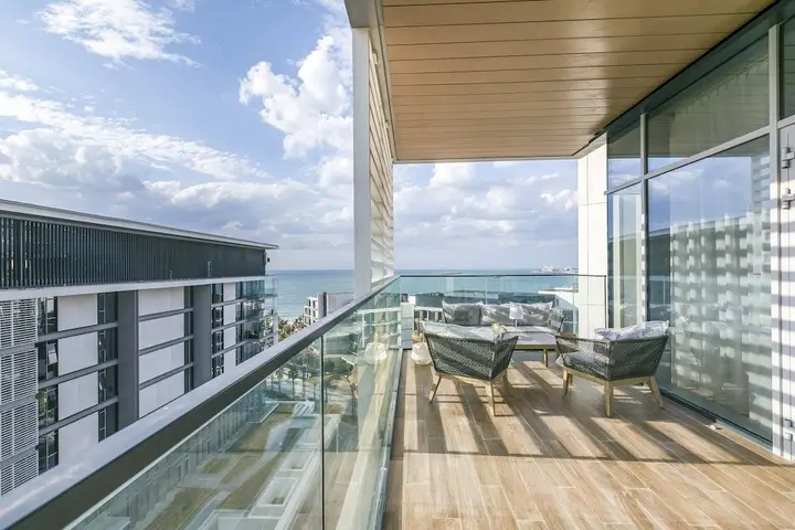 Дубай: Driven Holiday Homes Bluewaters