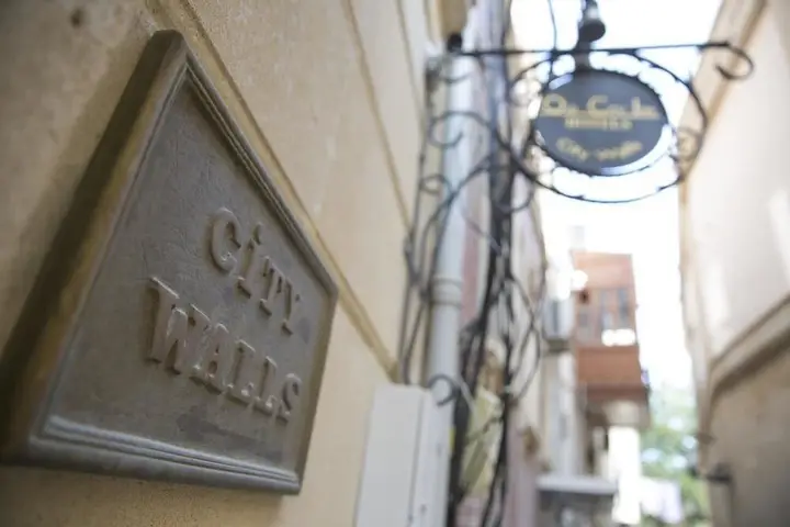 Баку: City Walls Hotel
