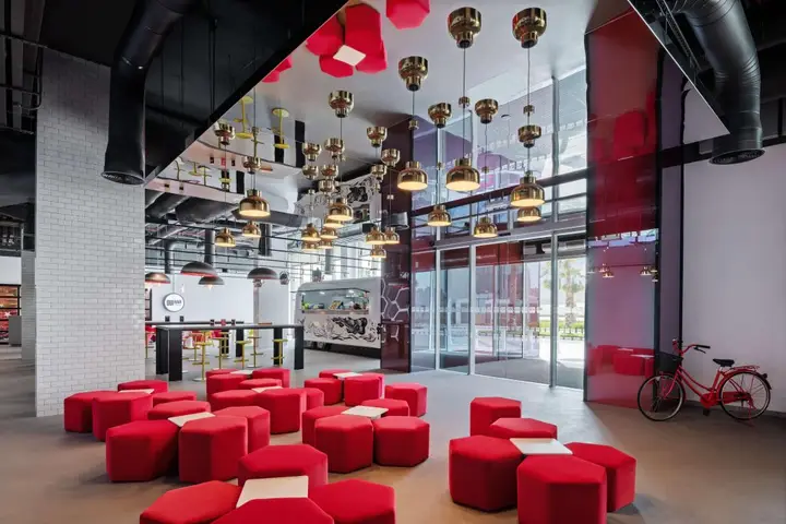 Дубай: Radisson Red Dubai Silicon Oasis