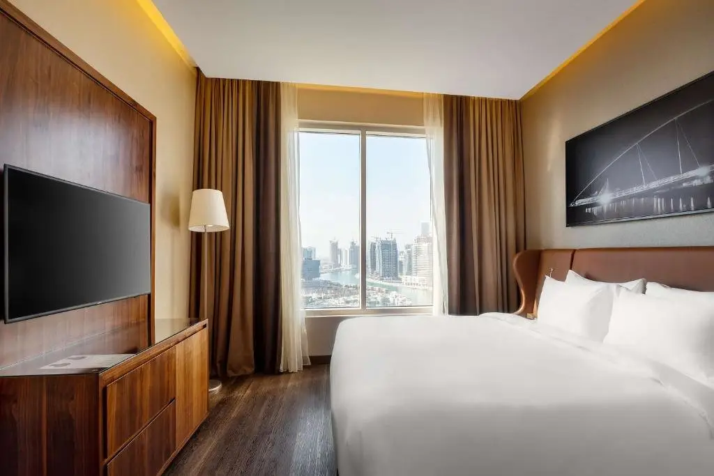 Дубай: Отель Radisson Blu Hotel, Dubai Canal View