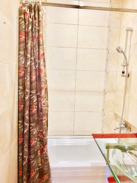 Тбилиси: The Apartament is Located 500 Meter From the Central Market