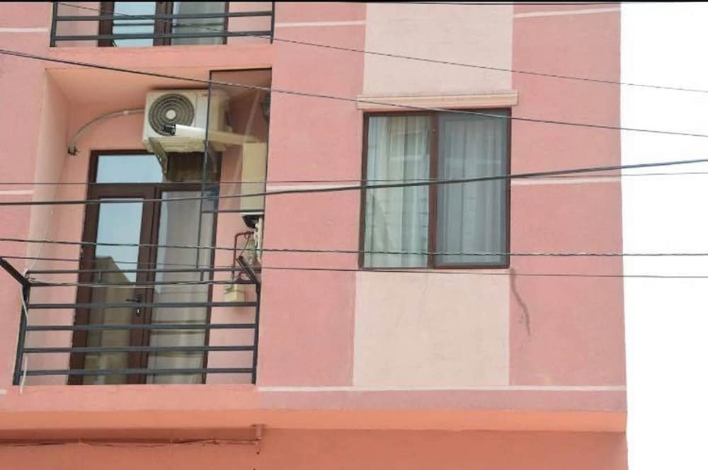 Батуми: When visiting Batumi this 2 bedroom apartment is a great choice