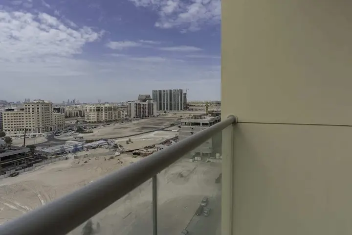 Дубай: City View Sleek Flat Pool & Gym 4926