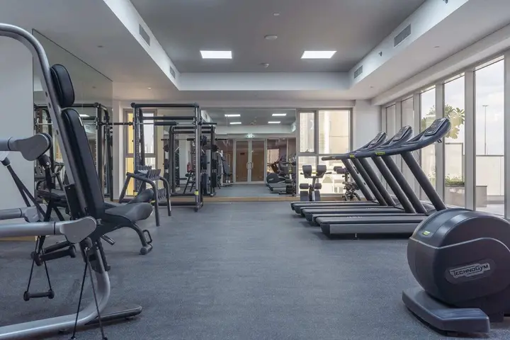 Дубай: Sunny Flat City View Pool & Gym 4920