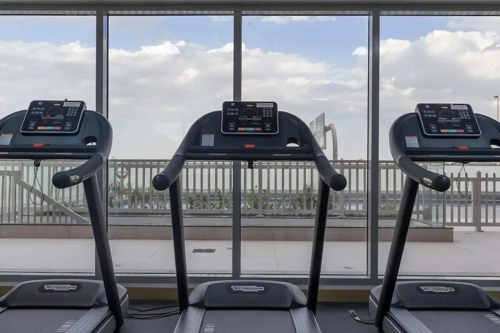 Дубай: Sunny Flat City View Pool & Gym 4920